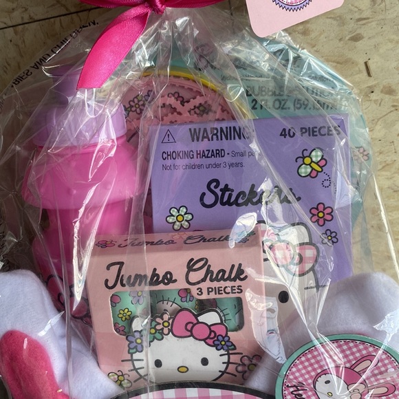 Hello kitty Easter basket - Picture 4 of 4